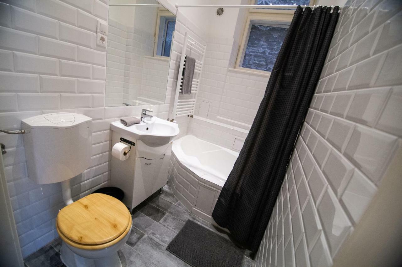 Very Apartment- 2 Bedrooms And 2 Bathrooms *